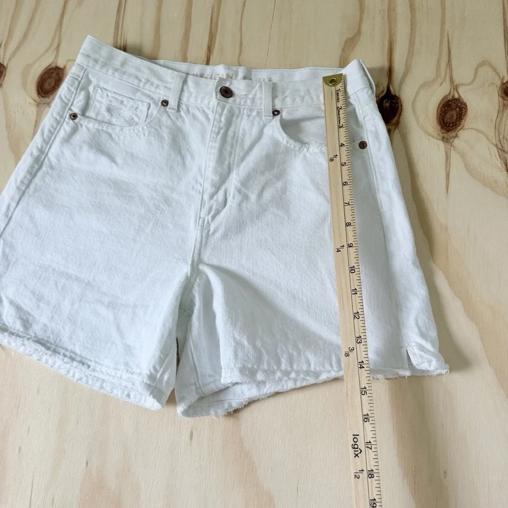 American Eagle Size 6 Baggy Mom Denim Shorts white distressed